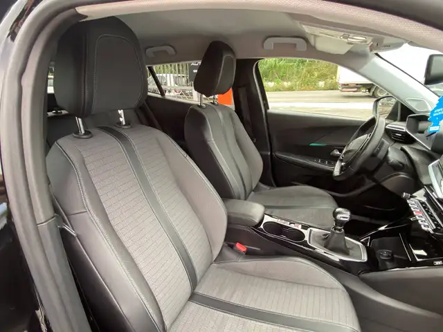Peugeot 2008 view 9