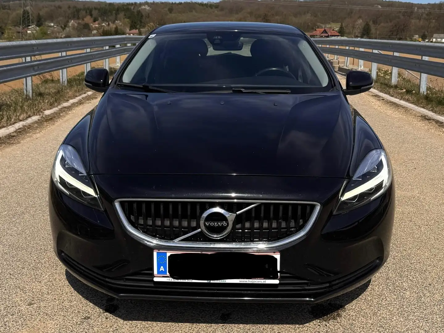Volvo V40 V40 D2 Kinetic Geartronic Kinetic Schwarz - 1