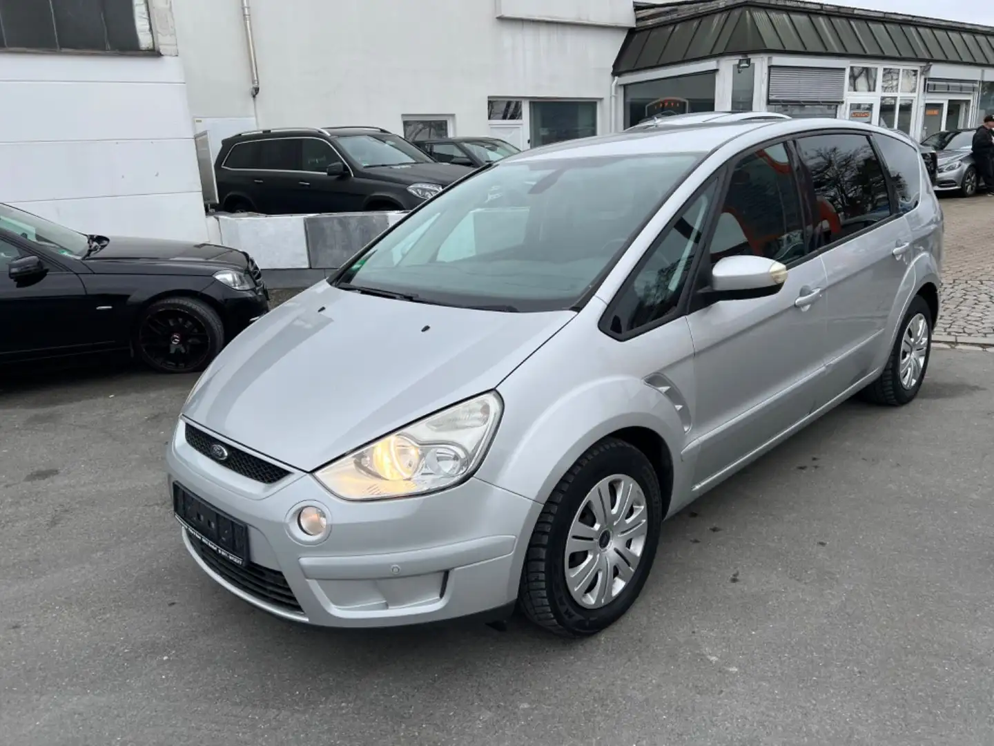 Ford S-Max S-MAX Trend / Klima / Euro 4 / AHK / PDC Silber - 2