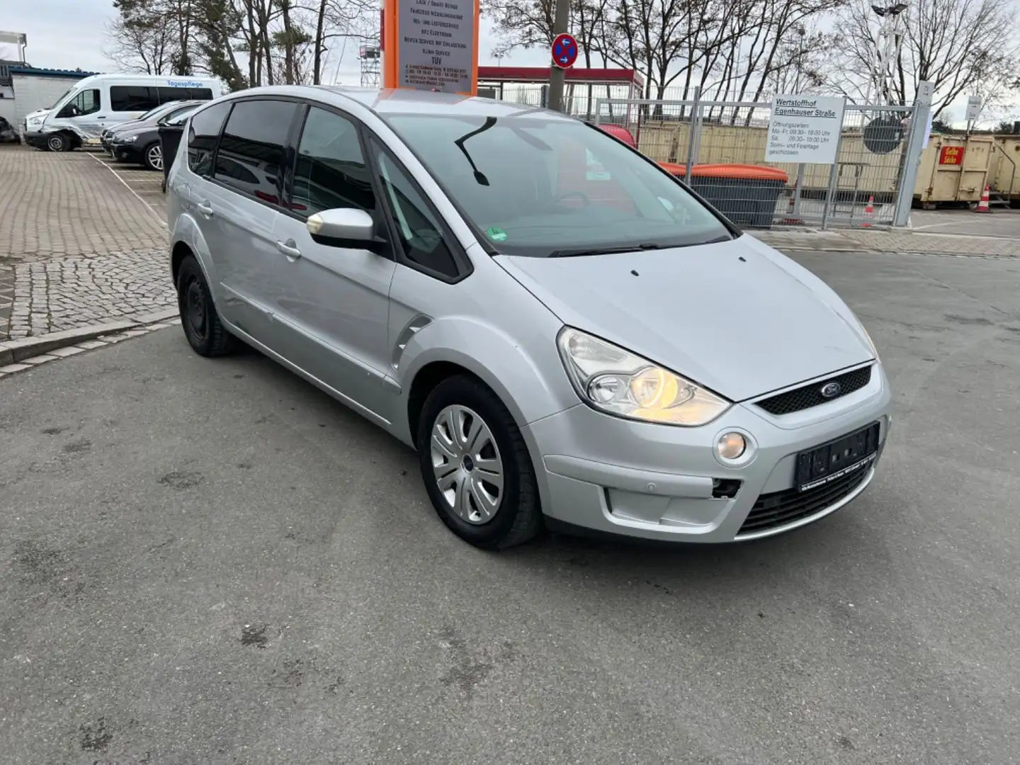 Ford S-Max S-MAX Trend / Klima / Euro 4 / AHK / PDC Silber - 1