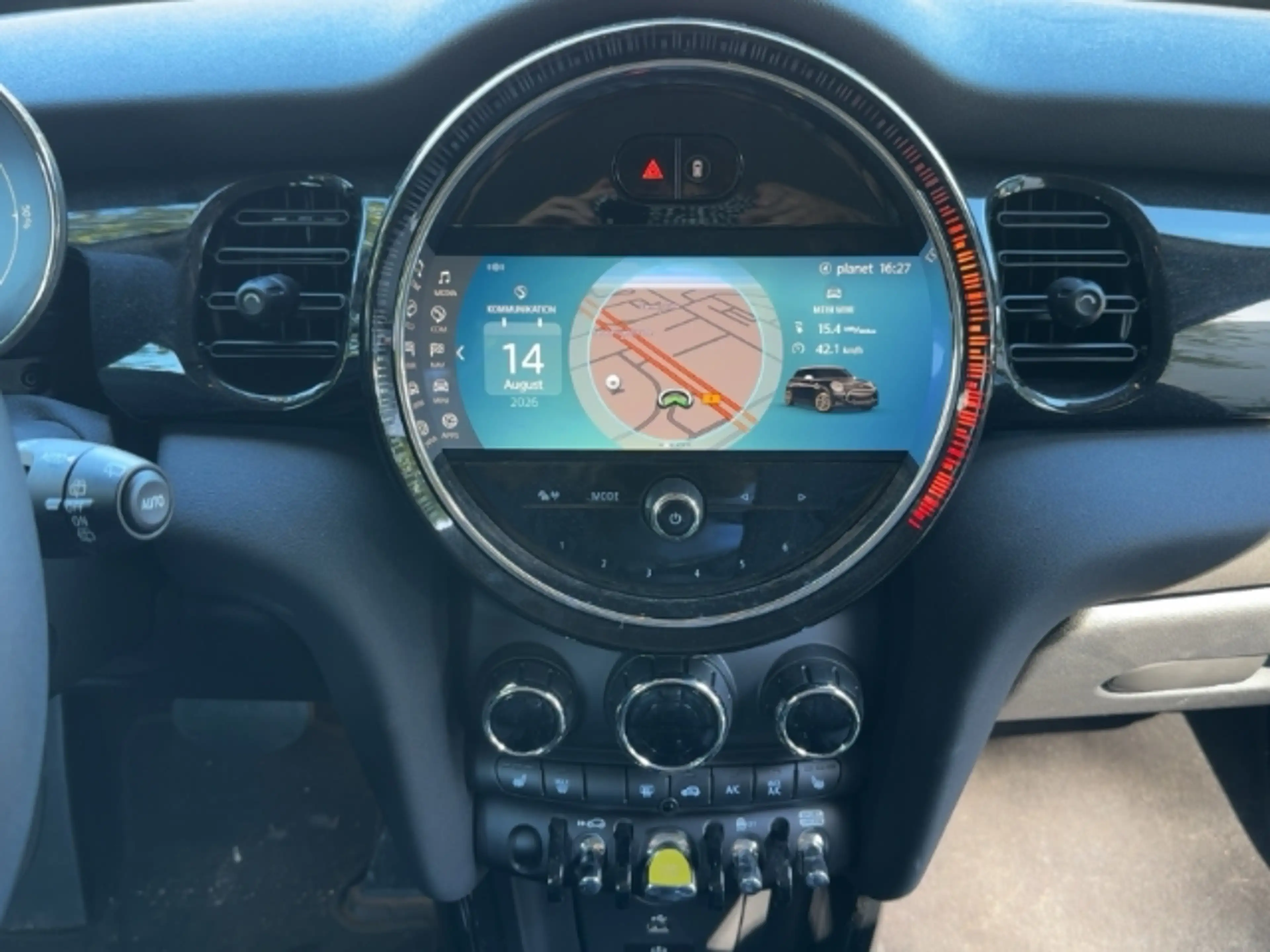 MINI Cooper SE 3-Türer Navi Digitales Cockpit LED Mehrzonenklima — photo 10
