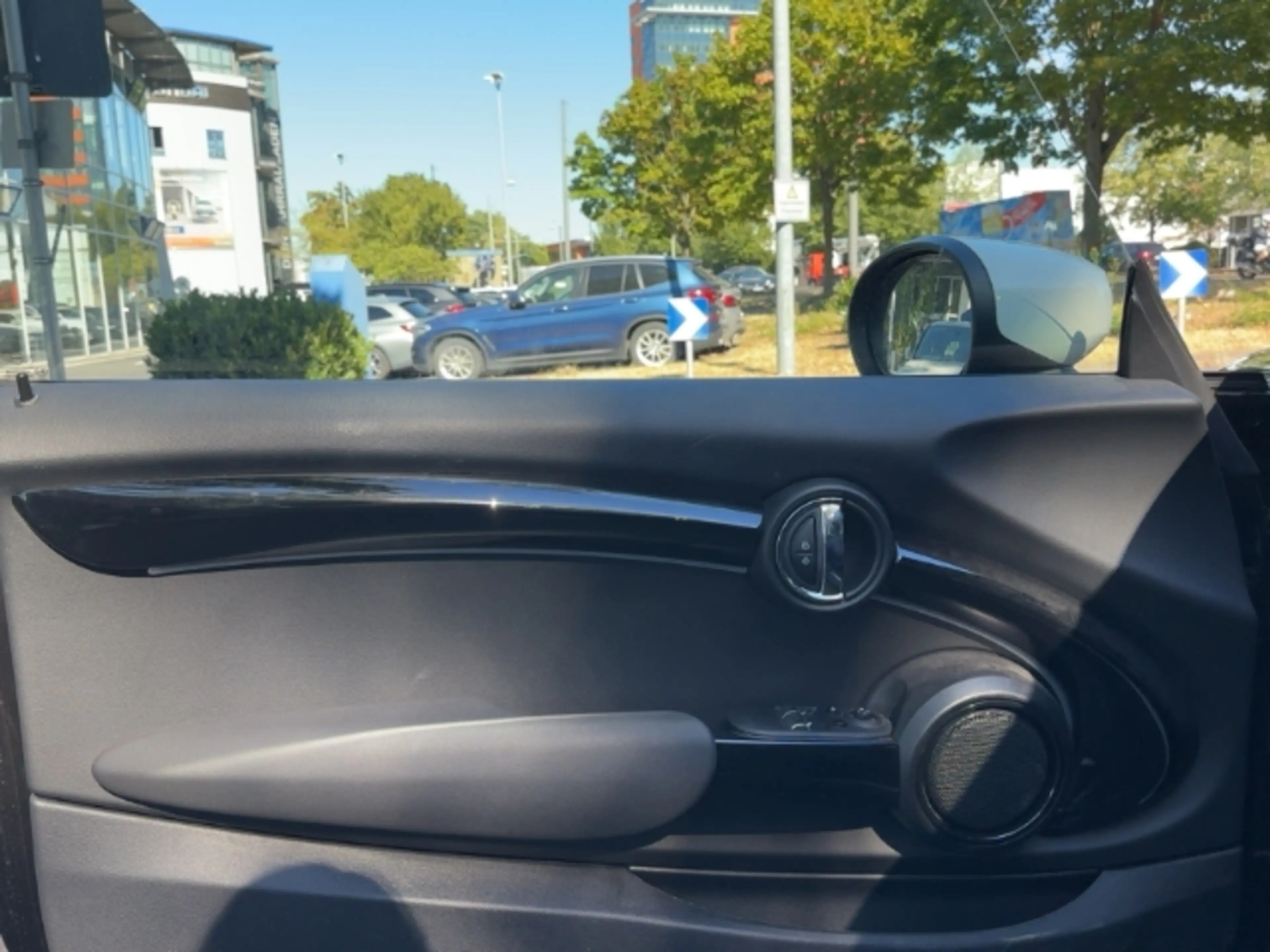 MINI Cooper SE 3-Türer Navi Digitales Cockpit LED Mehrzonenklima — photo 11