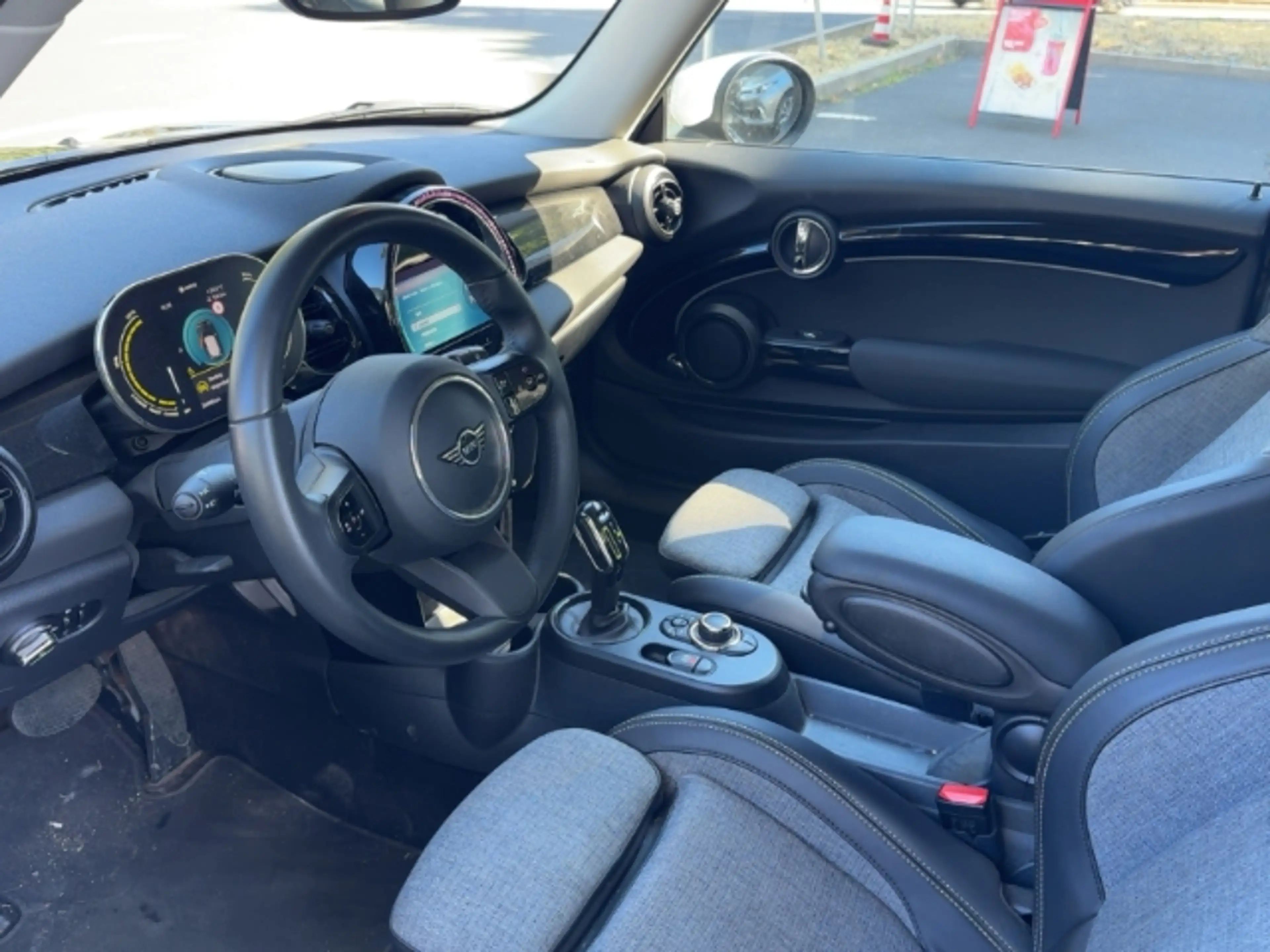 MINI Cooper SE 3-Türer Navi Digitales Cockpit LED Mehrzonenklima — photo 6