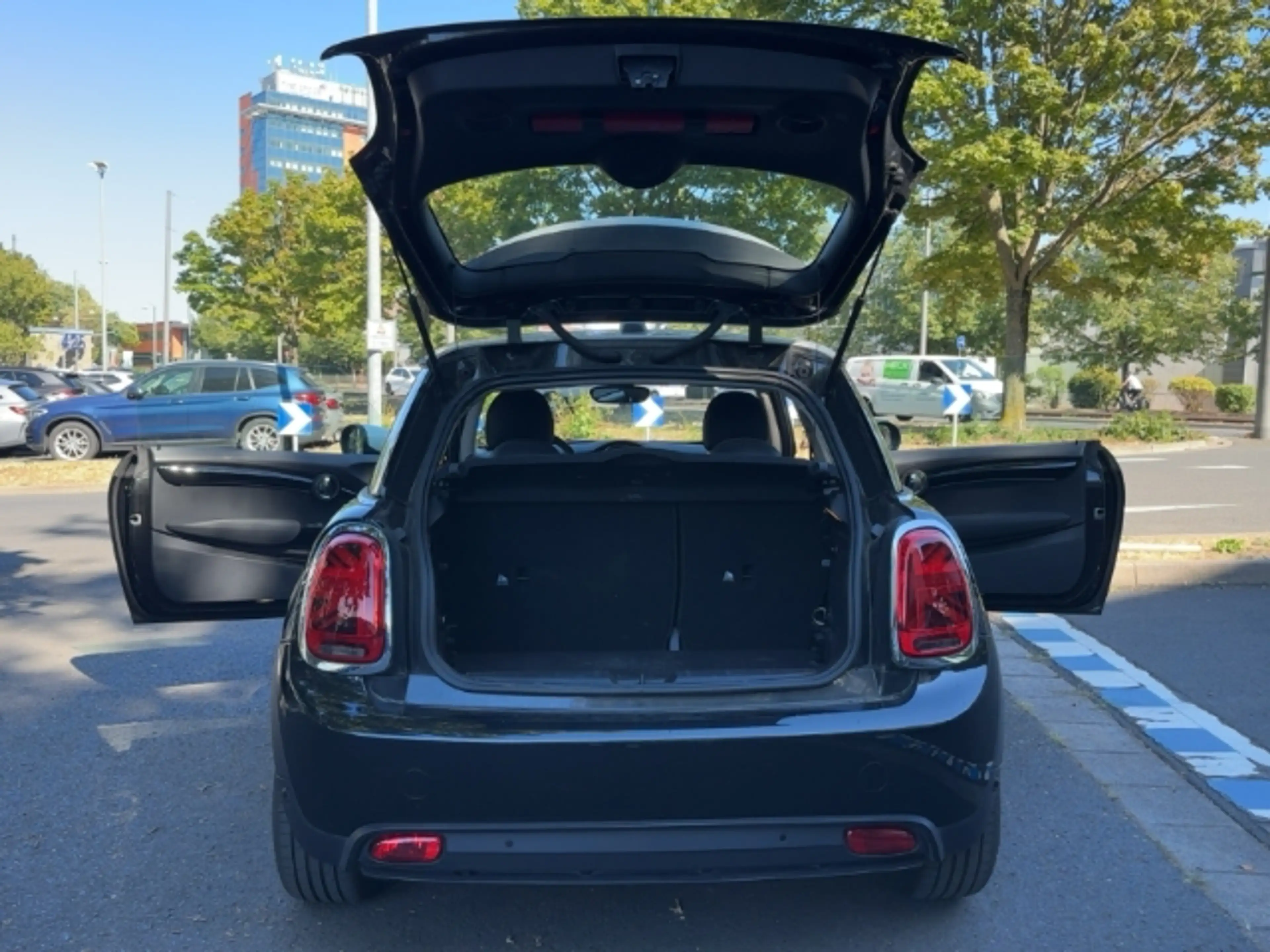 MINI Cooper SE 3-Türer Navi Digitales Cockpit LED Mehrzonenklima — photo 13