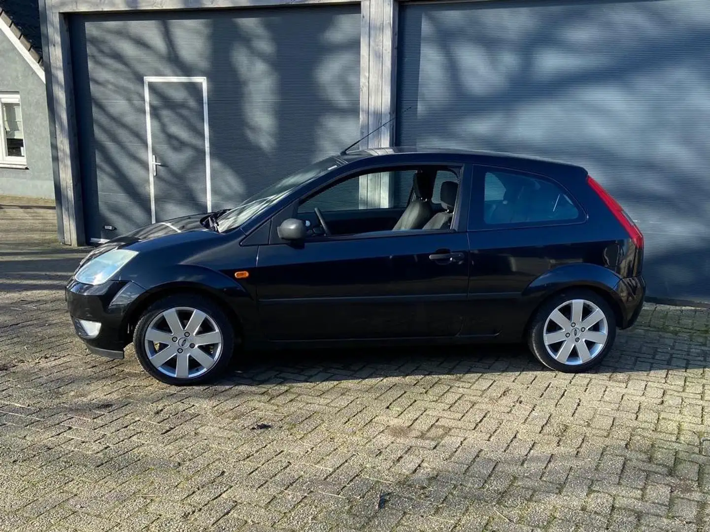 Ford Fiesta 1.6-16V First Ed. Zwart - 2