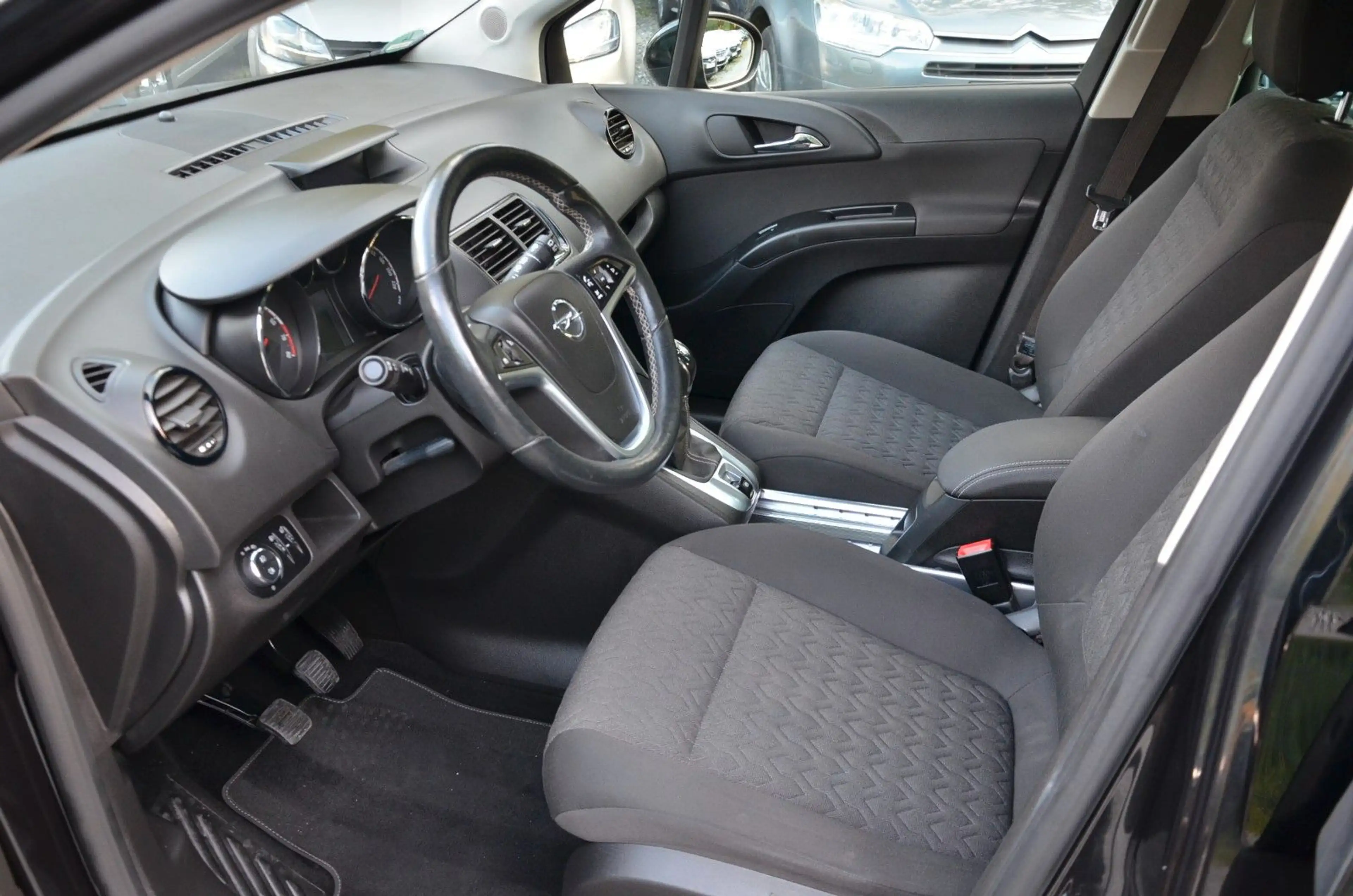 Opel Meriva B Active 1.4T Klima Sitzheizung Tüv neu — photo 9