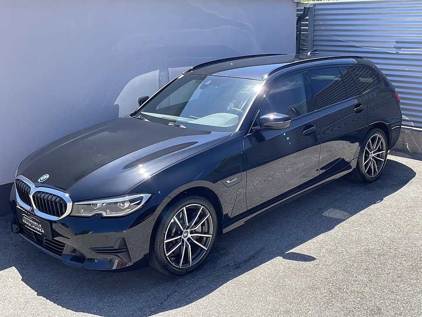 BMW 330 e xDrive Touring Aut. SPORTLINE/18"/LEDER/ACC/A... Schwarz - 2