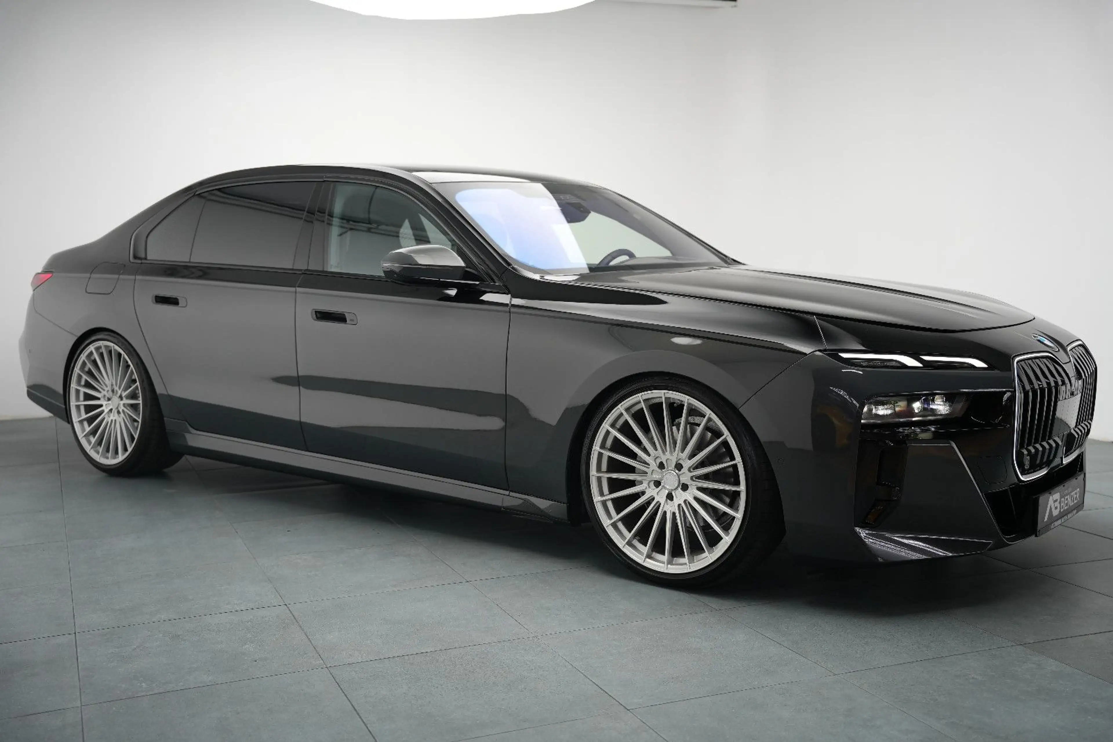 BMW 740 d M-Paket*ICONIC*CinemaTV*SkyLounge*360°*HUD — photo 2