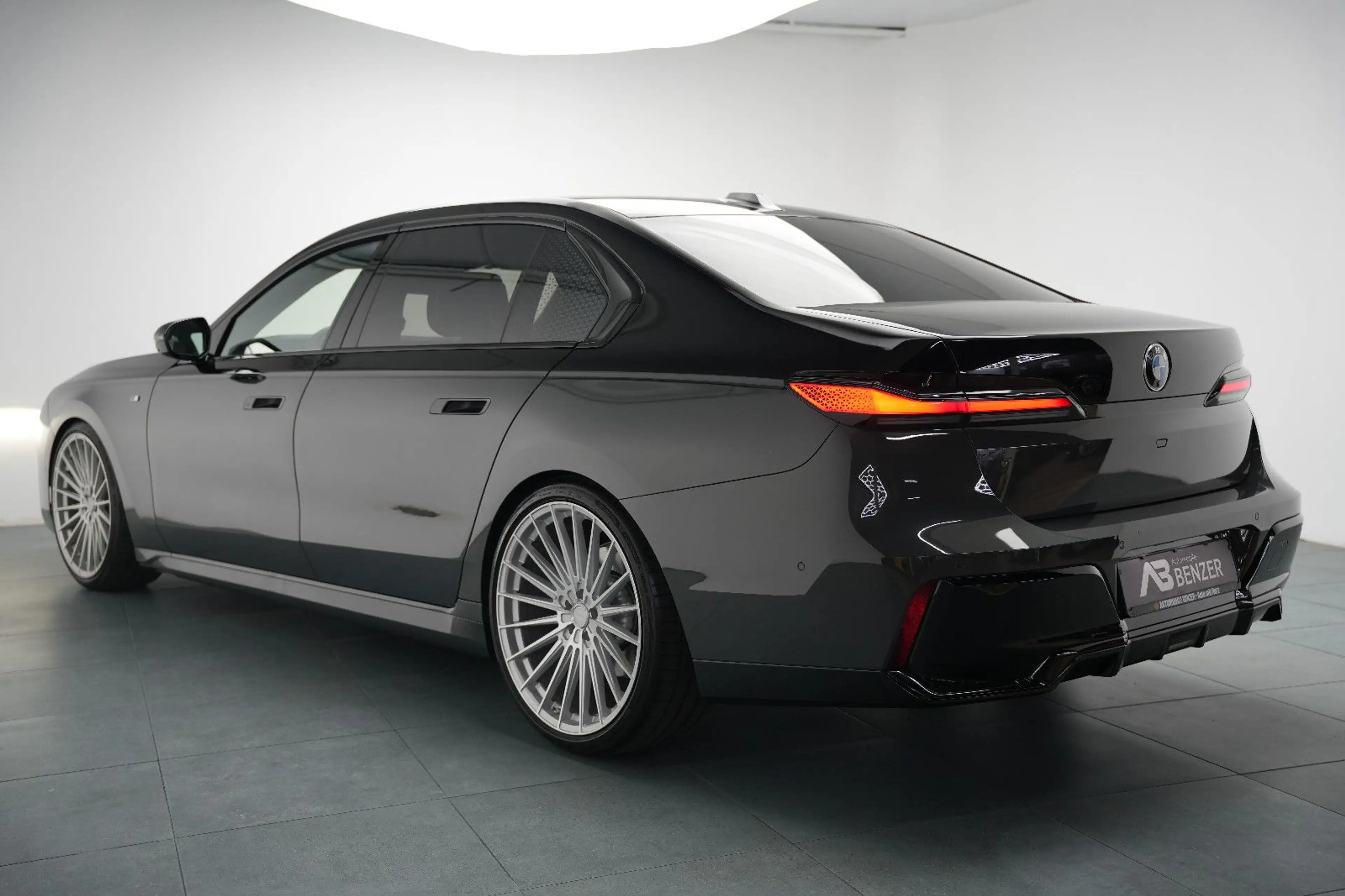 BMW 740 d M-Paket*ICONIC*CinemaTV*SkyLounge*360°*HUD — photo 7