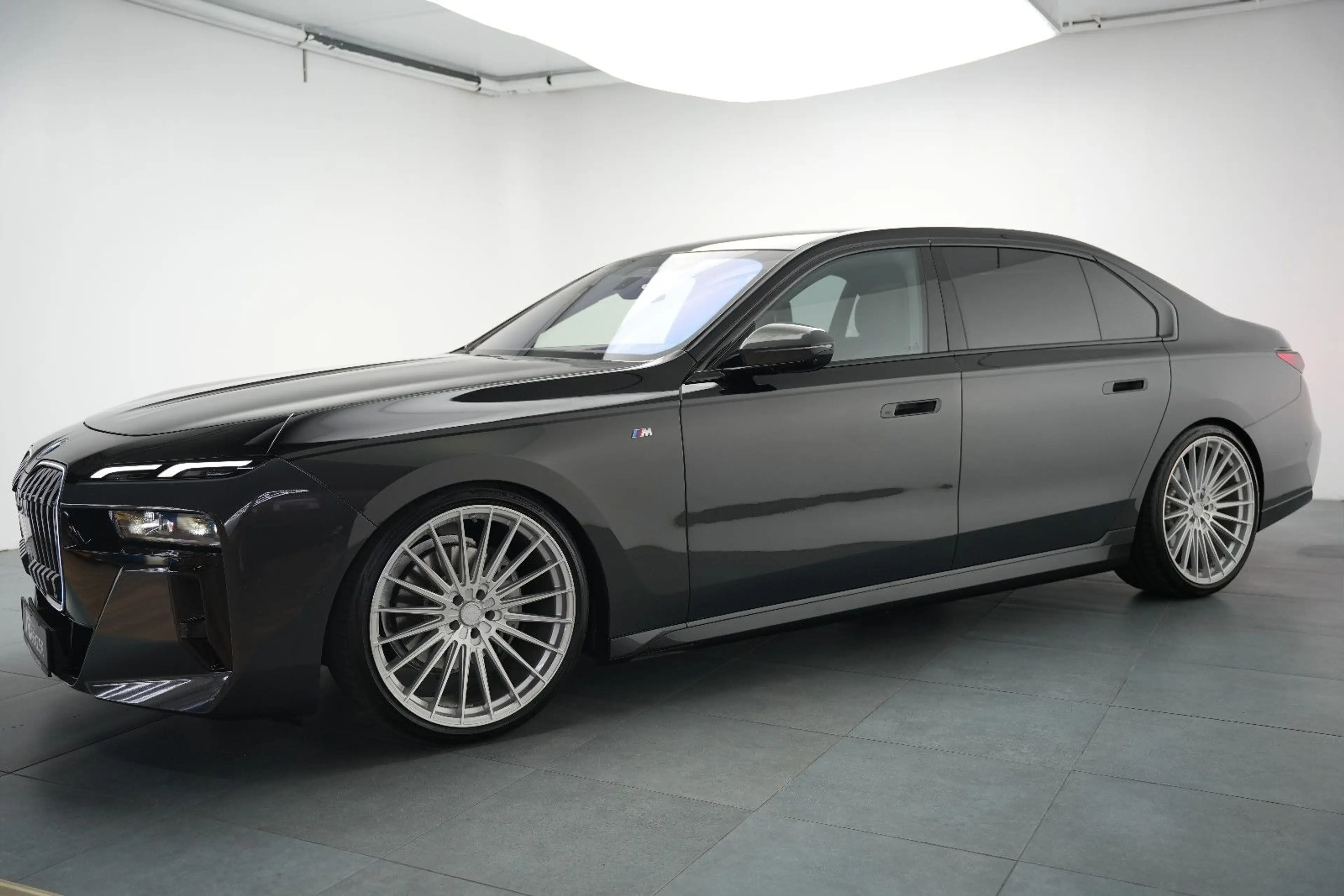 BMW 740 d M-Paket*ICONIC*CinemaTV*SkyLounge*360°*HUD — photo 6