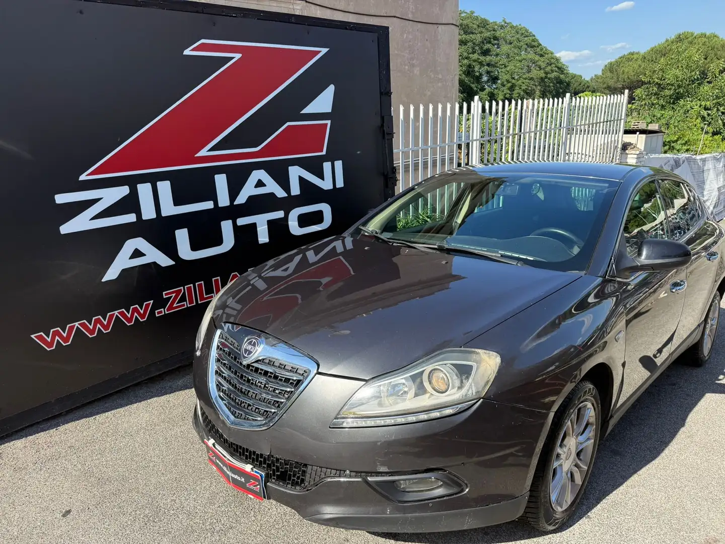 Lancia Delta 1.6 mjt 120cv ..QUALSIASI PROVA.. Gris - 1