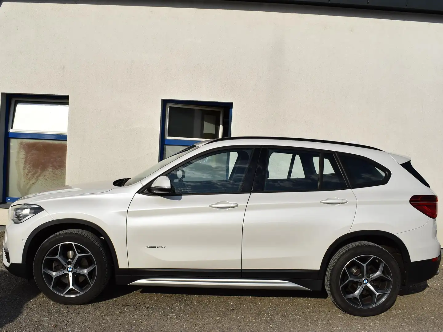 BMW X1 xDrive 18 d xLine Weiß - 2