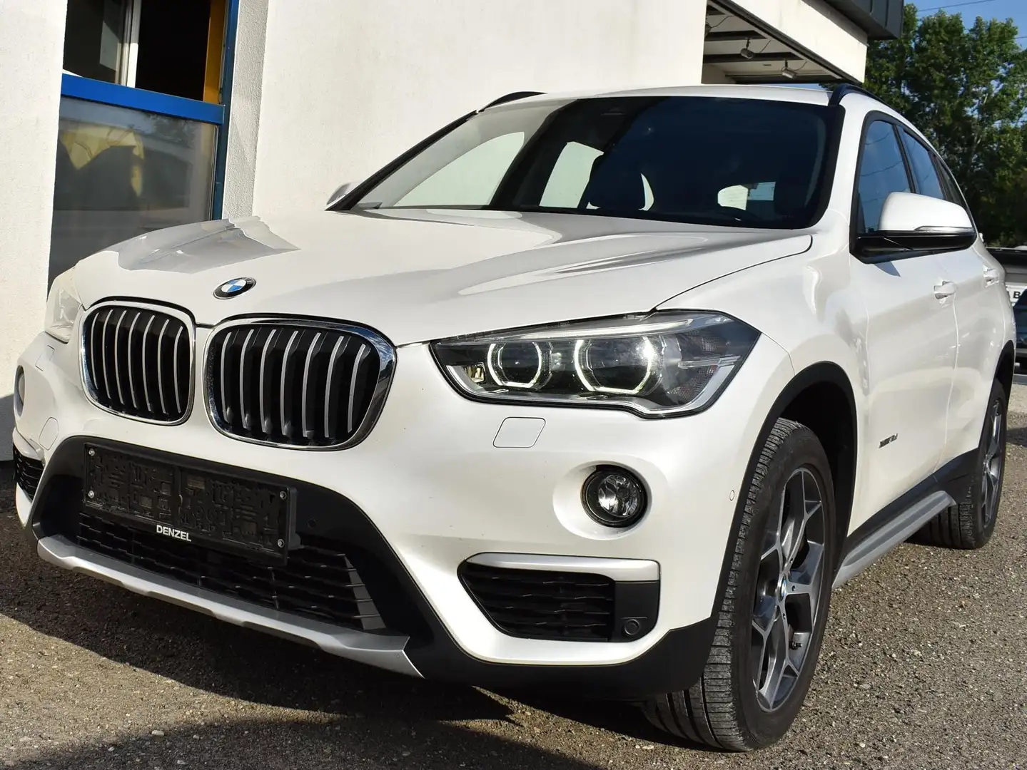 BMW X1 xDrive 18 d xLine Weiß - 1