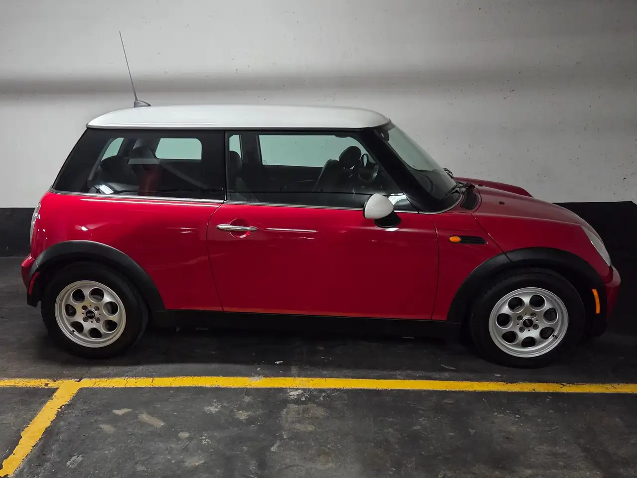 MINI Cooper Hardtop снимка MINI Cooper Hardtop