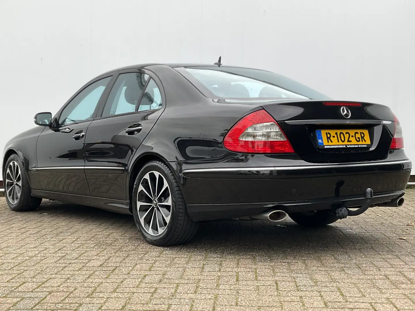 Mercedes-Benz E 230 6-Cilinder Avantgarde Automaat Trekhaak Leder PDC Zwart - 2