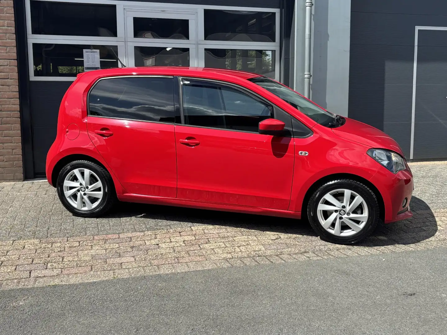 SEAT Mii 1.0 Sport Dynamic Stoelverwarming | Navigatie| LM Rood - 2