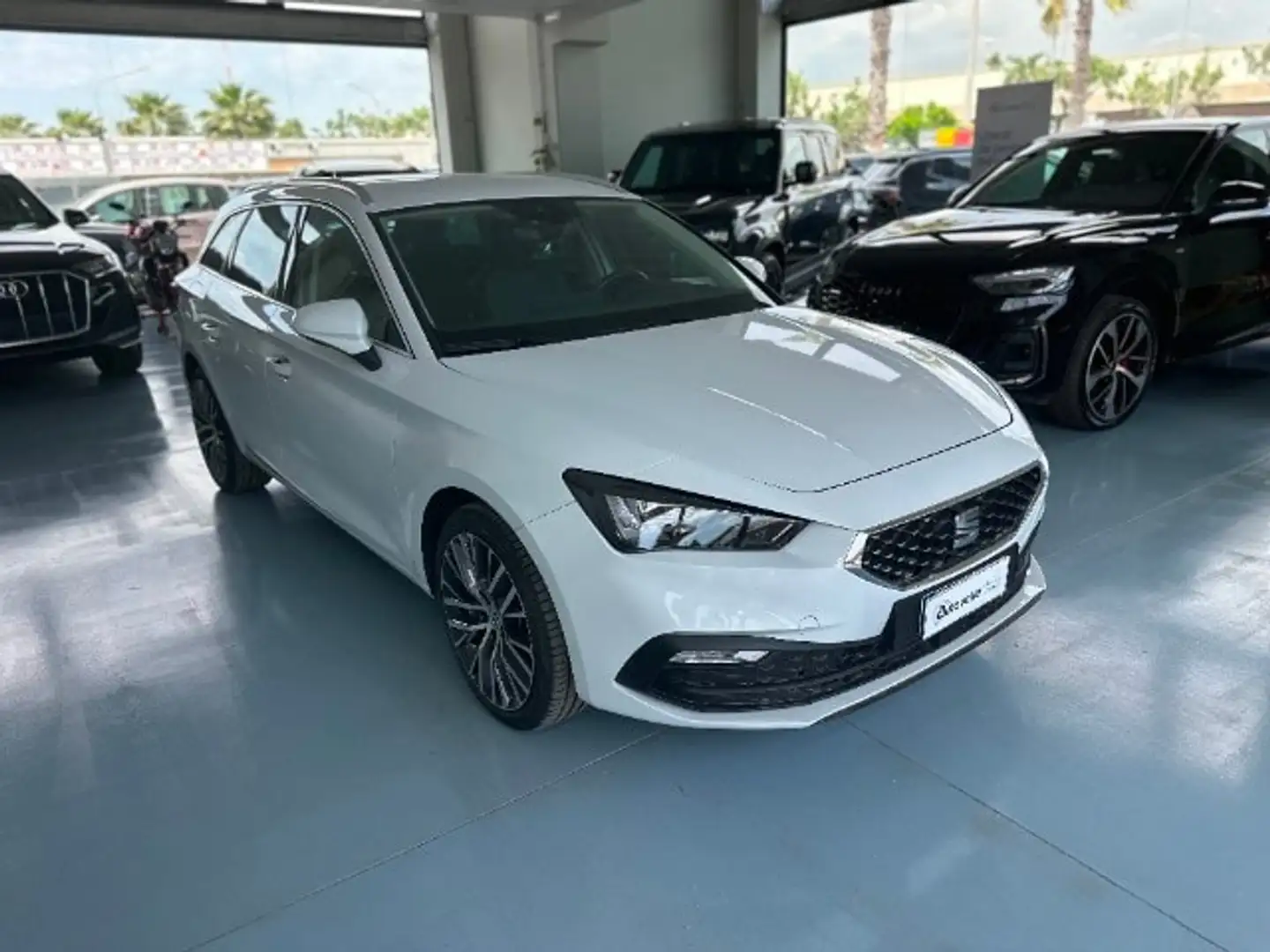 SEAT Leon Sportstourer 1.5 eTSI 150 CV DSG Xcell. Bianco - 2