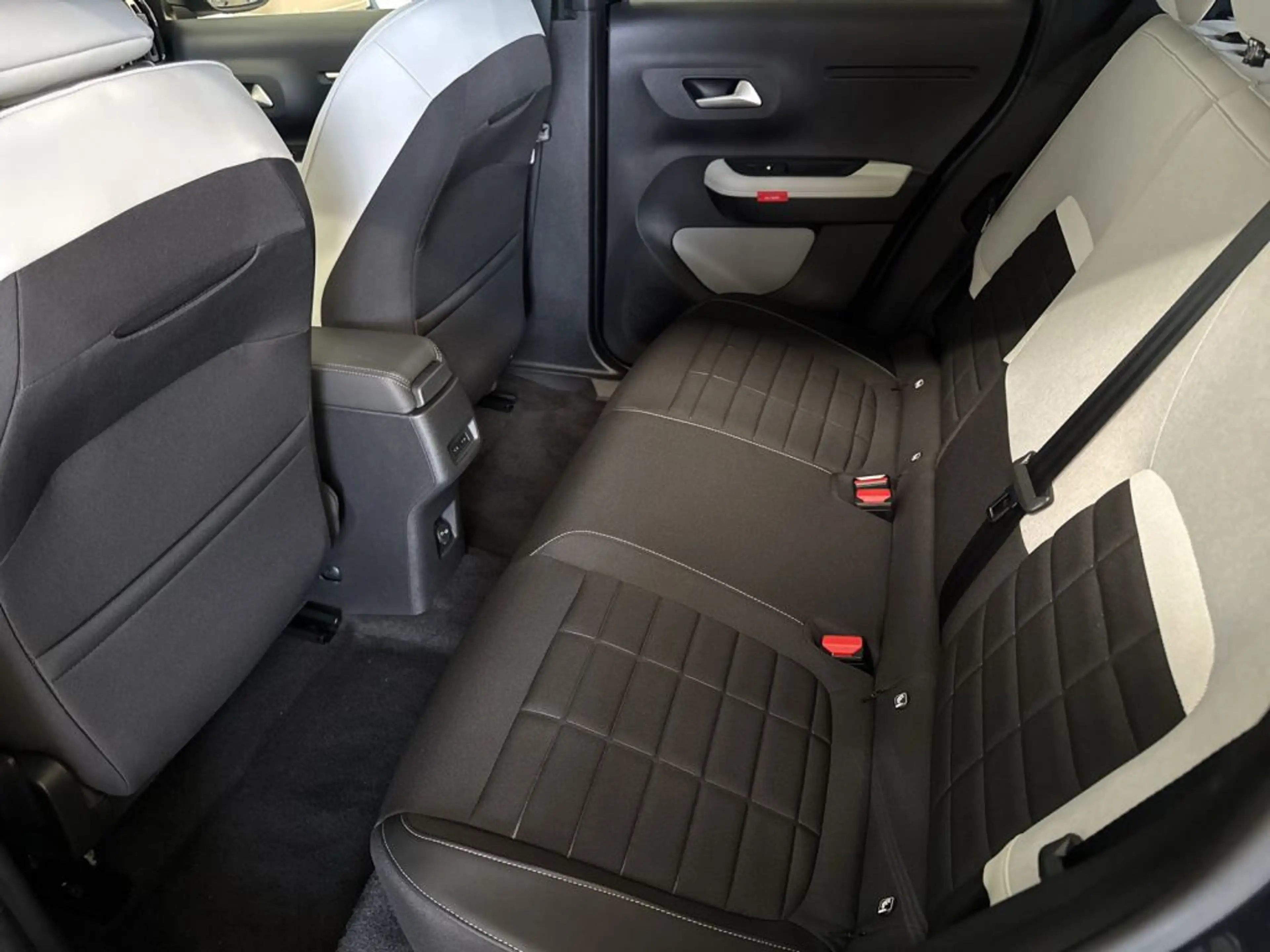 Citroen C3 e-C3 113 Standard-Range MAX — photo 10