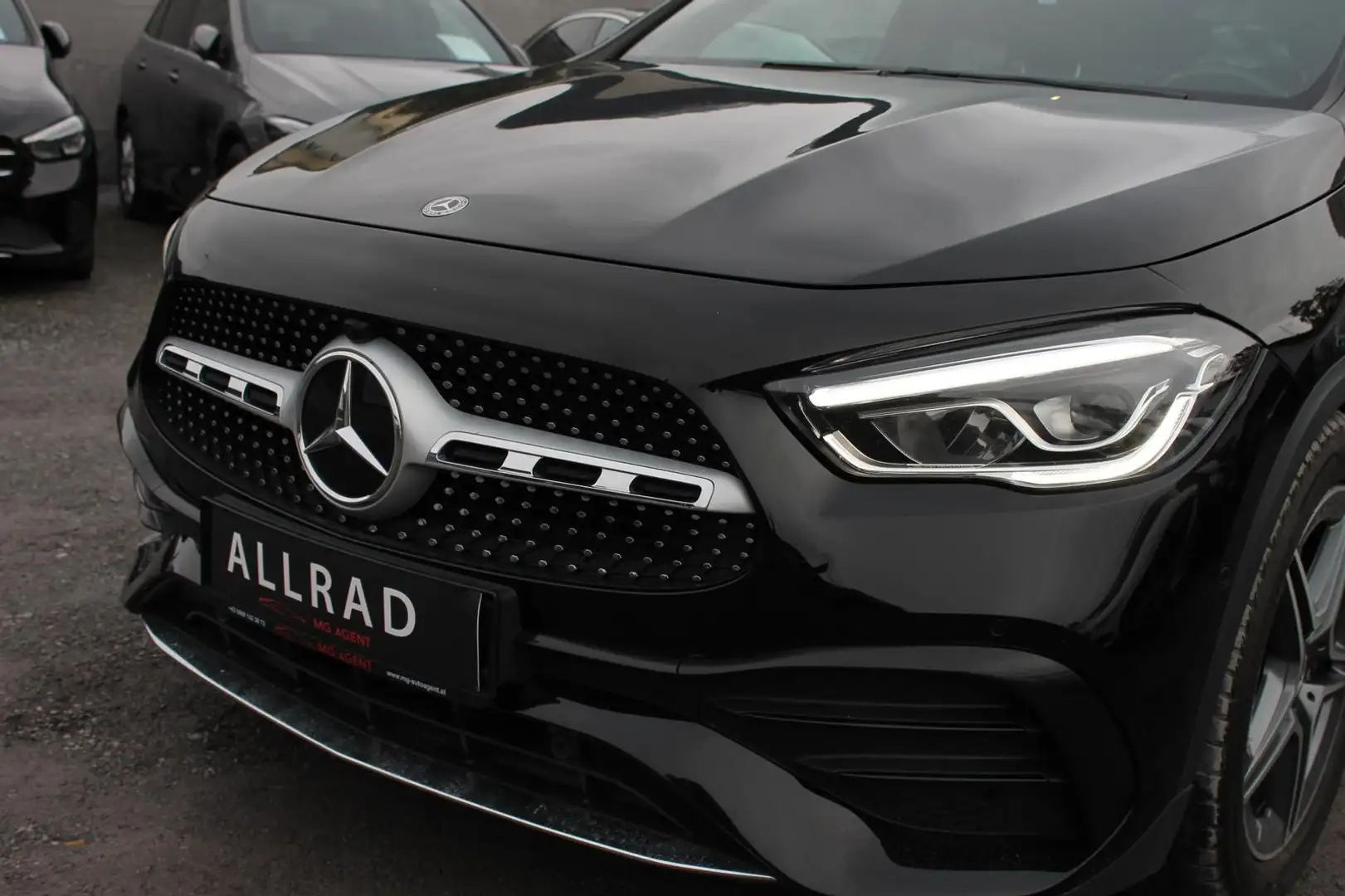 Mercedes-Benz GLA 200 GLA 200 d 4Matic AMG Paket Schwarz - 2