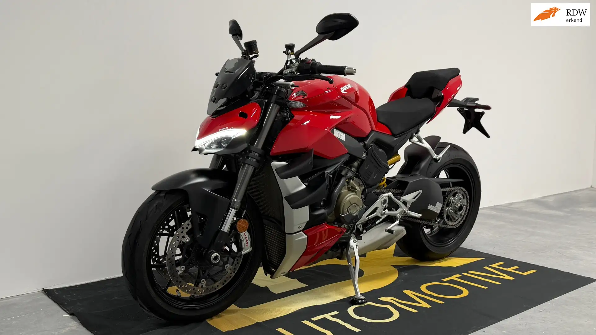 Ducati Streetfighter V4 2021 - 1