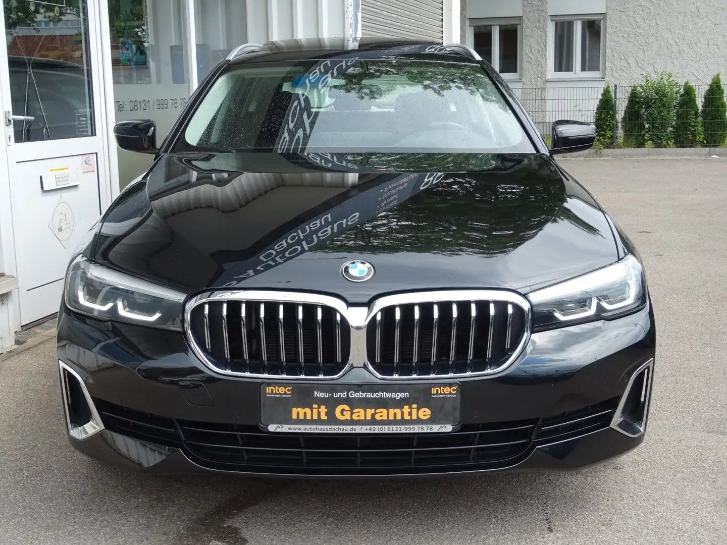 BMW 520 d xDrive Touring Aut Luxury Line Navi LEDer Schwarz - 2
