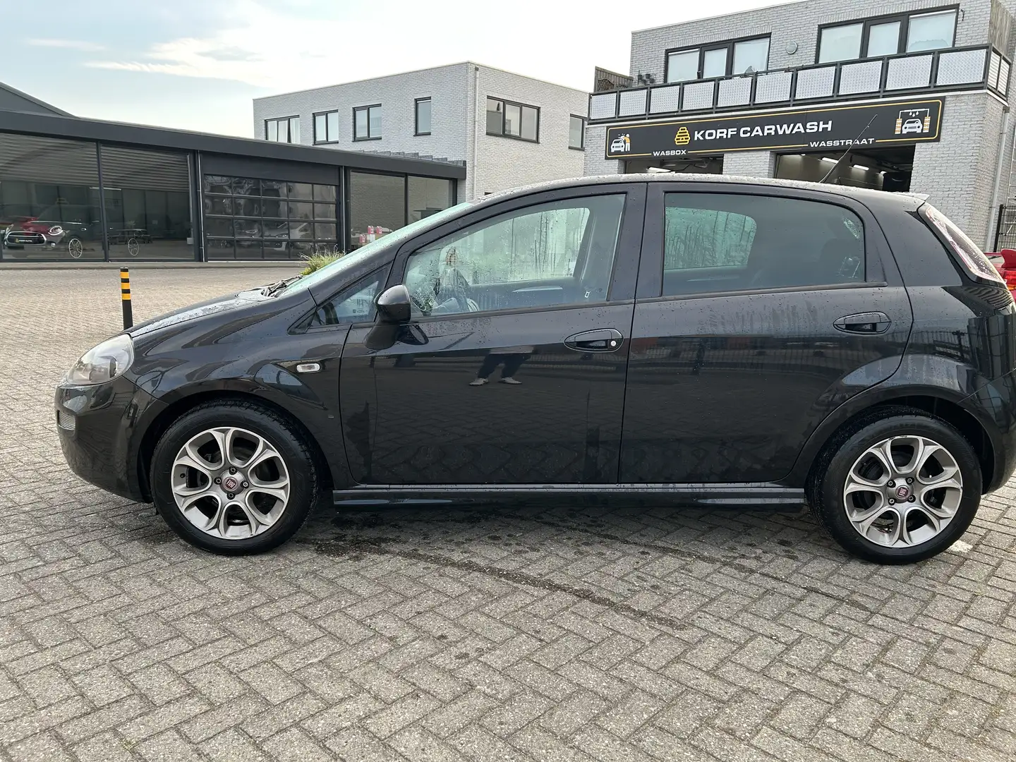 Fiat Punto 0.9 TwinAir Lounge Black - 1