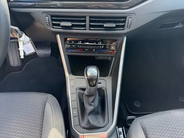 Volkswagen Polo view 9