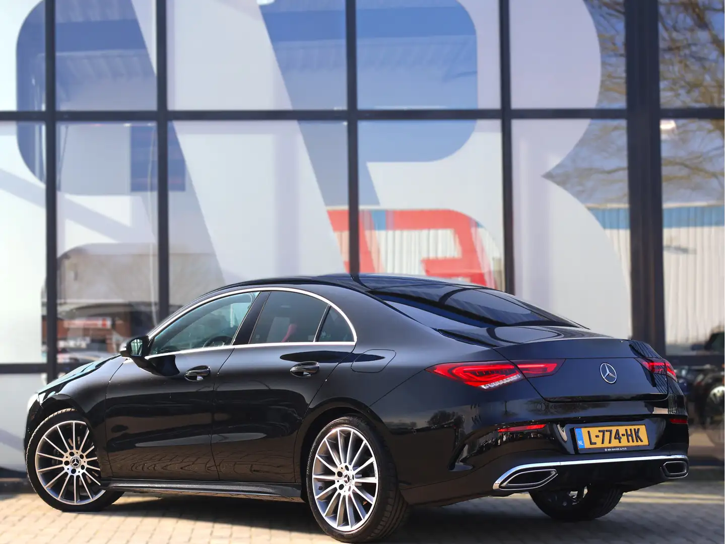 Mercedes-Benz CLA 180 AMG Line *Widescreen*Cruise*Sfeerverlichting*Stoel Zwart - 2