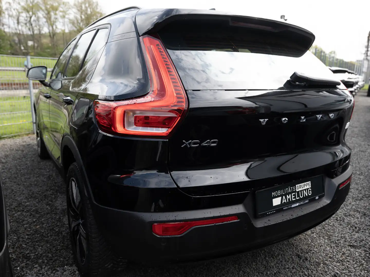 Volvo XC40 Core Recharge Pure Electric LED FACEL. Schwarz - 2