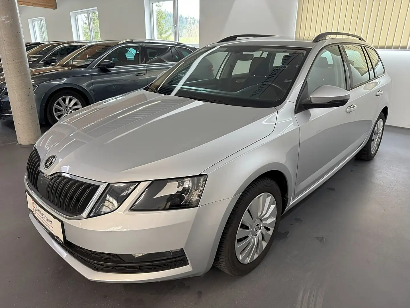 Skoda Octavia Combi 1,6TDI  DSG *NAVI*AHK*Tempomat*PDC* Zilver - 2