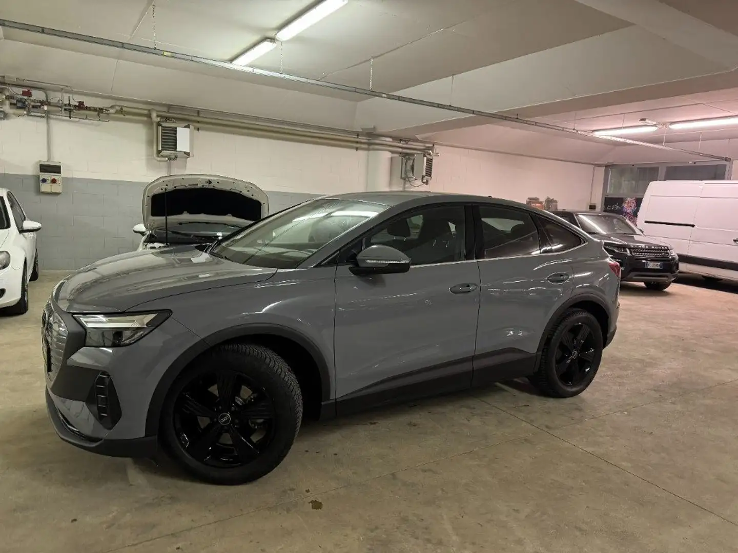 Audi Q4 e-tron Q4 SPB 35 e-tron Business Advanced Grau - 2