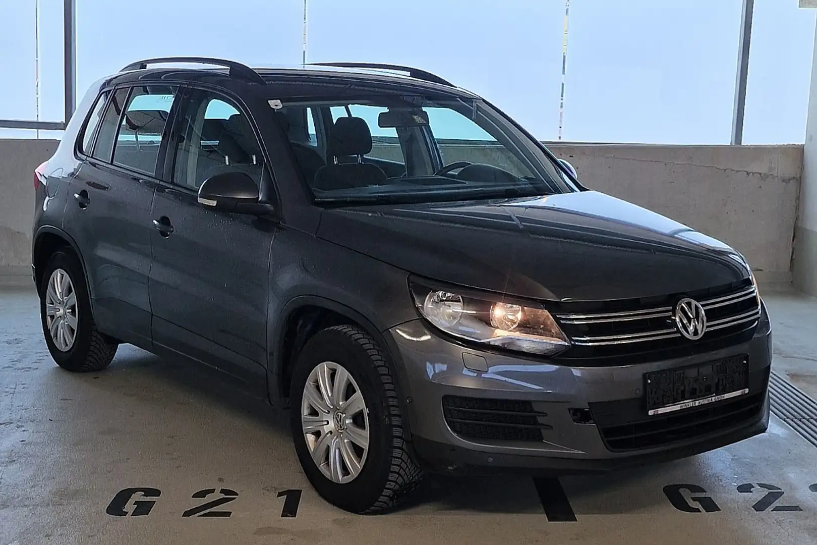 Volkswagen Tiguan 2,0 TDI Cool BMT Grau - 2