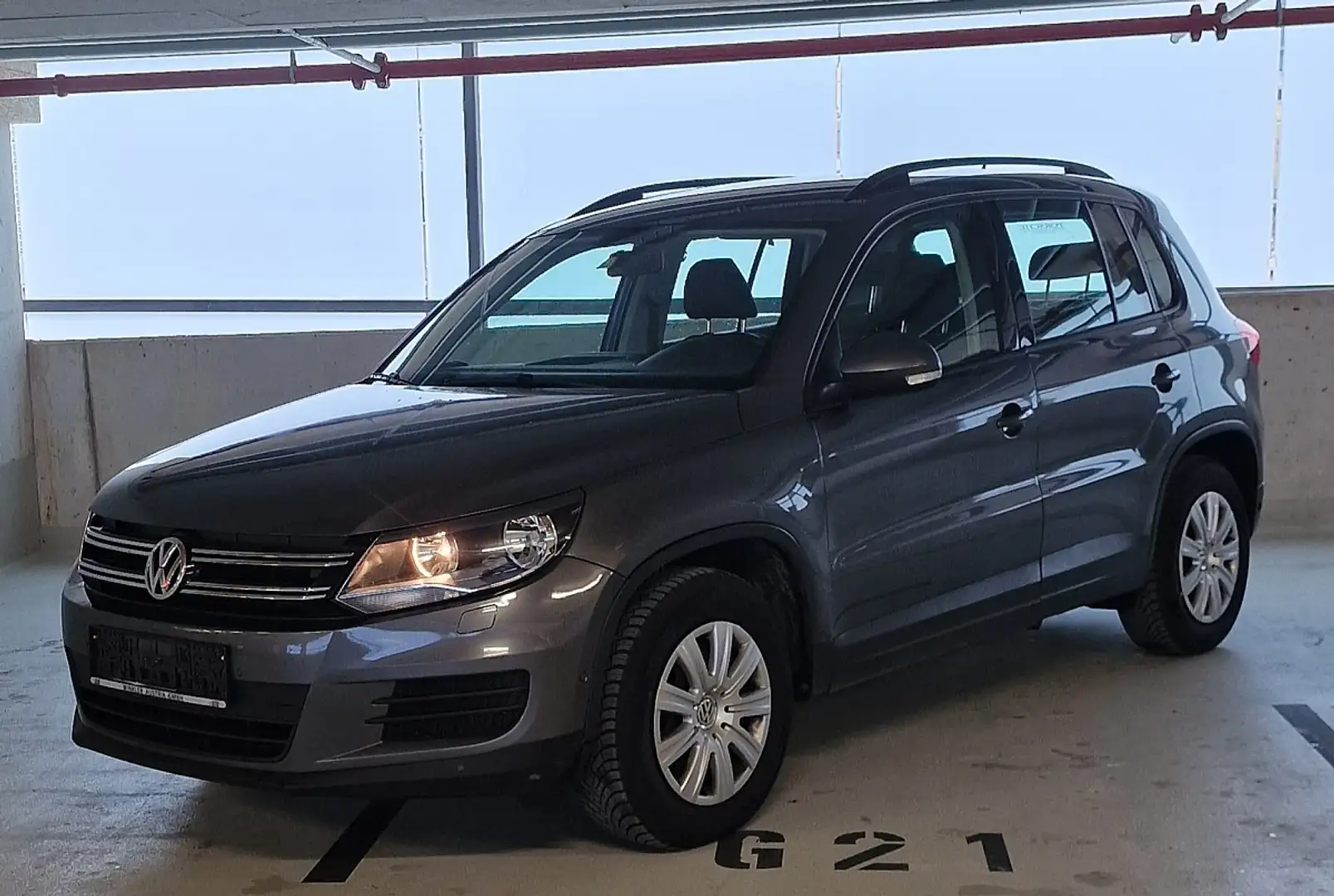 Volkswagen Tiguan 2,0 TDI Cool BMT Grau - 1