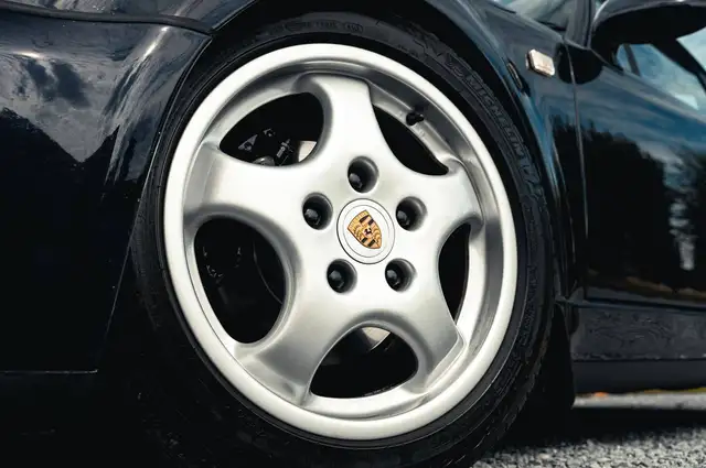 Porsche 911 view 25