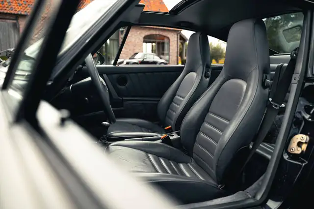 Porsche 911 view 12