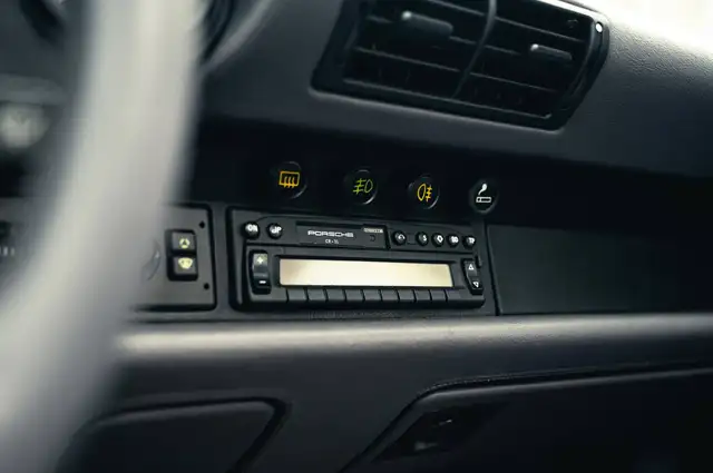 Porsche 911 view 8