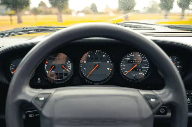 Porsche 911 view 16