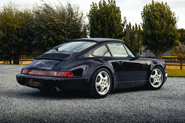 Porsche 911 view 3
