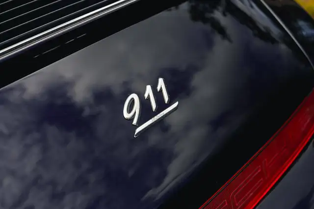 Porsche 911 view 19