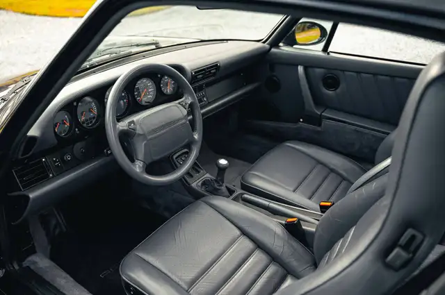 Porsche 911 view 14