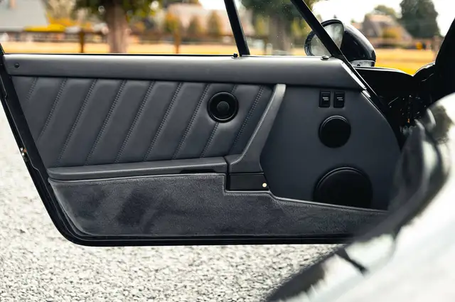 Porsche 911 view 15