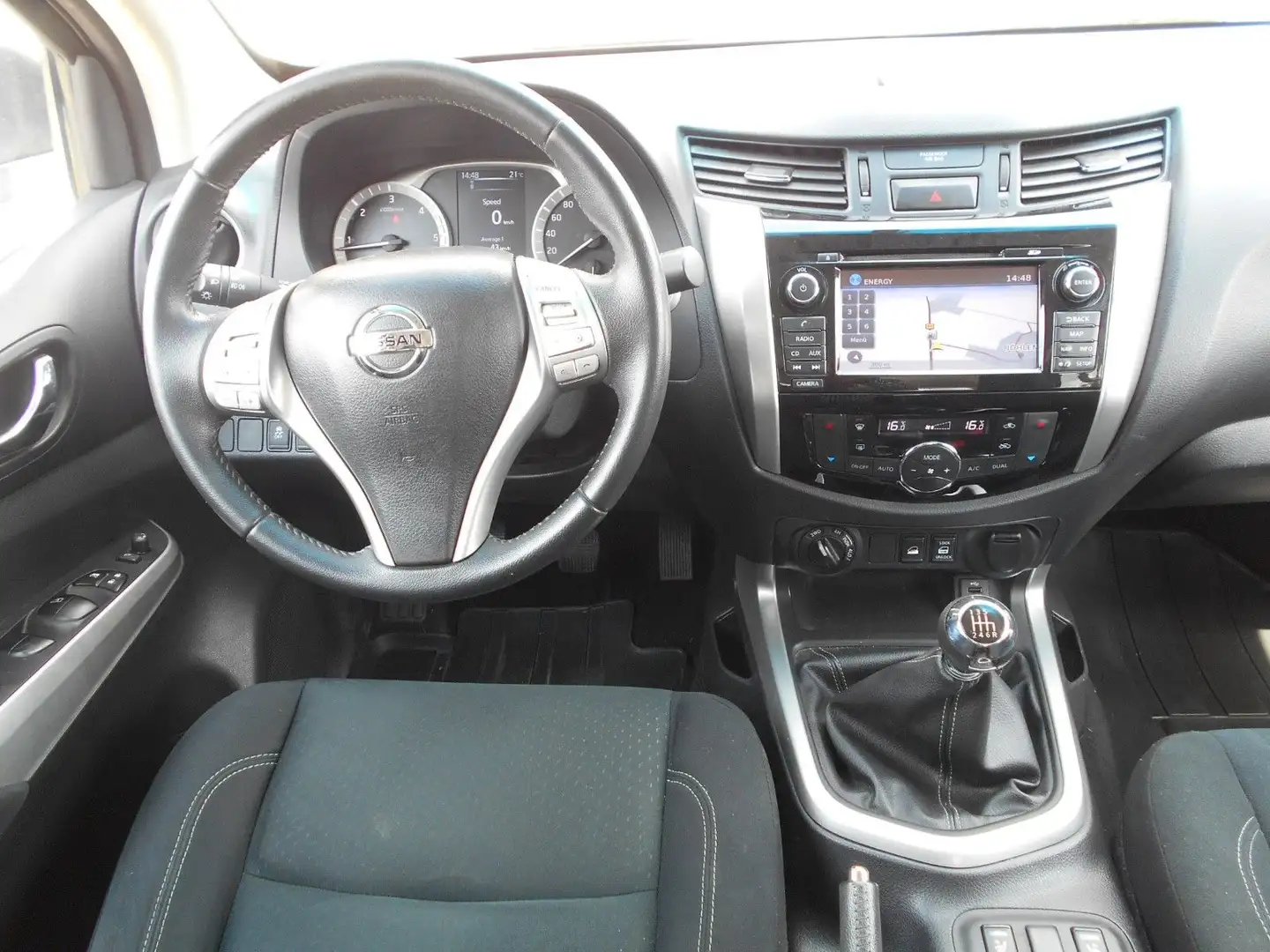 Nissan Navara NP300 2.3 dCi N-Connecta Double Cab 4x4 Grün - 2