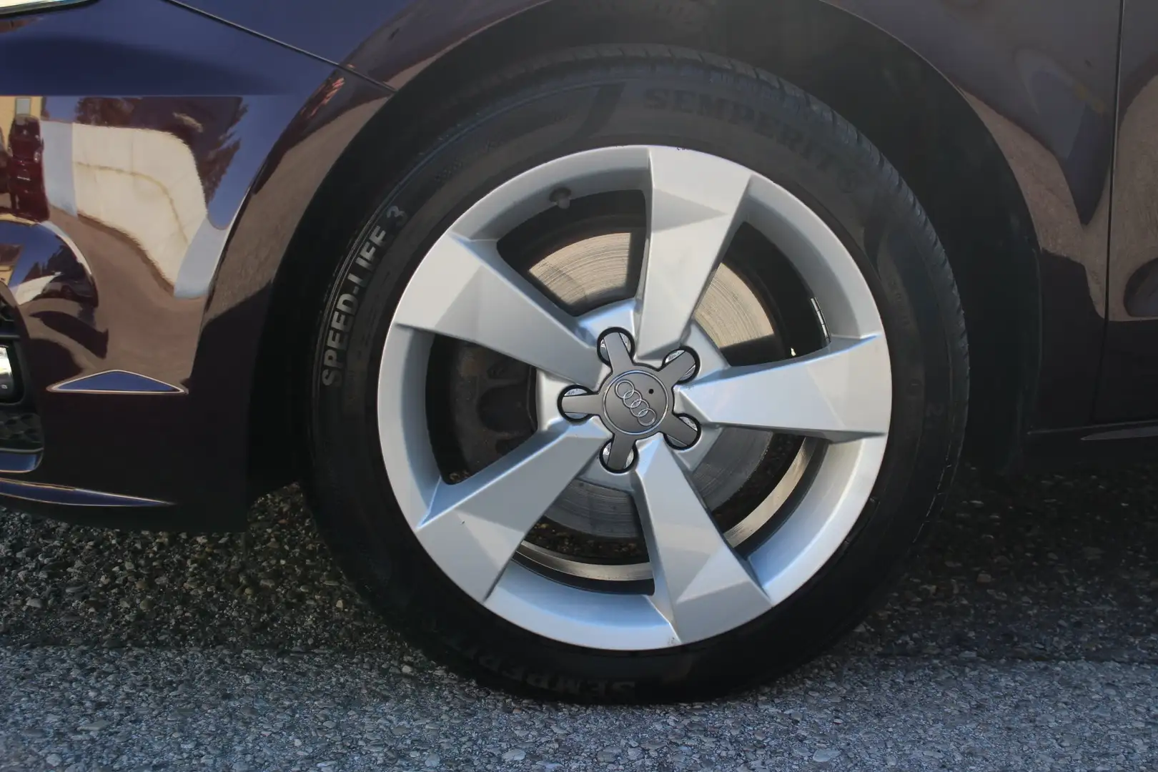 Audi A1 1,6 TDI Sport-75100 km-116 PS-Pickerl 05-2026! Violet - 2