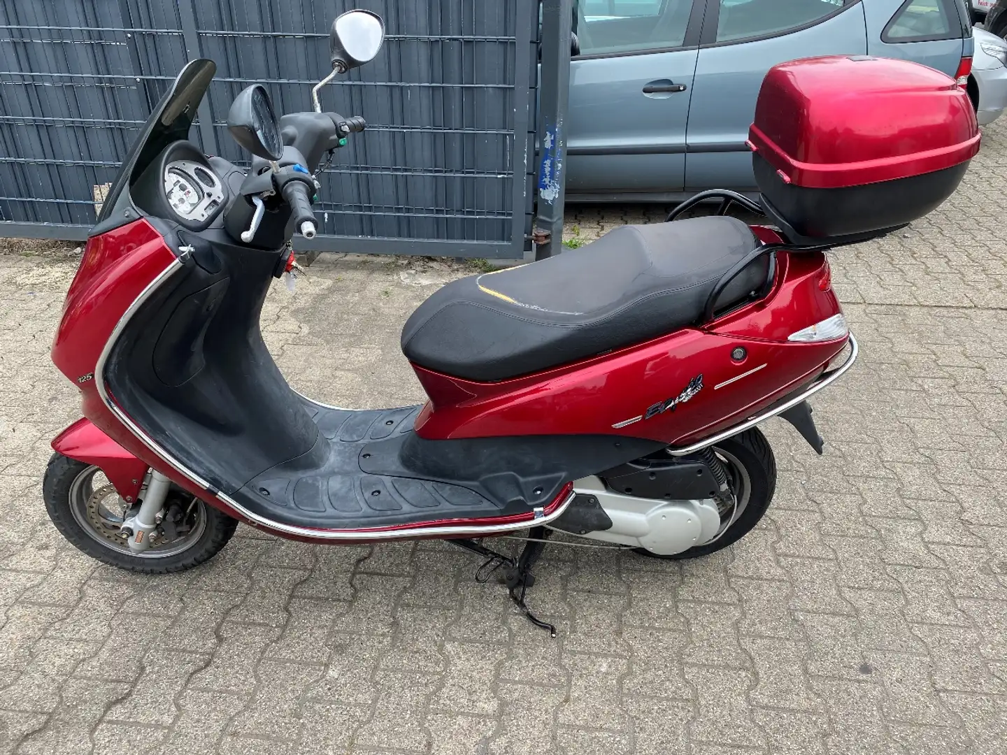 Peugeot Elyseo 125 Roller/Scooter in Rot gebraucht in Herne für € 650,-