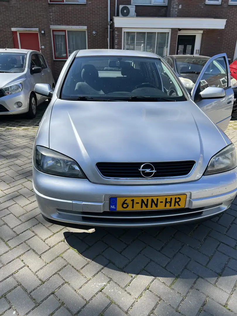 Opel Astra 1.6 Njoy Gris - 1