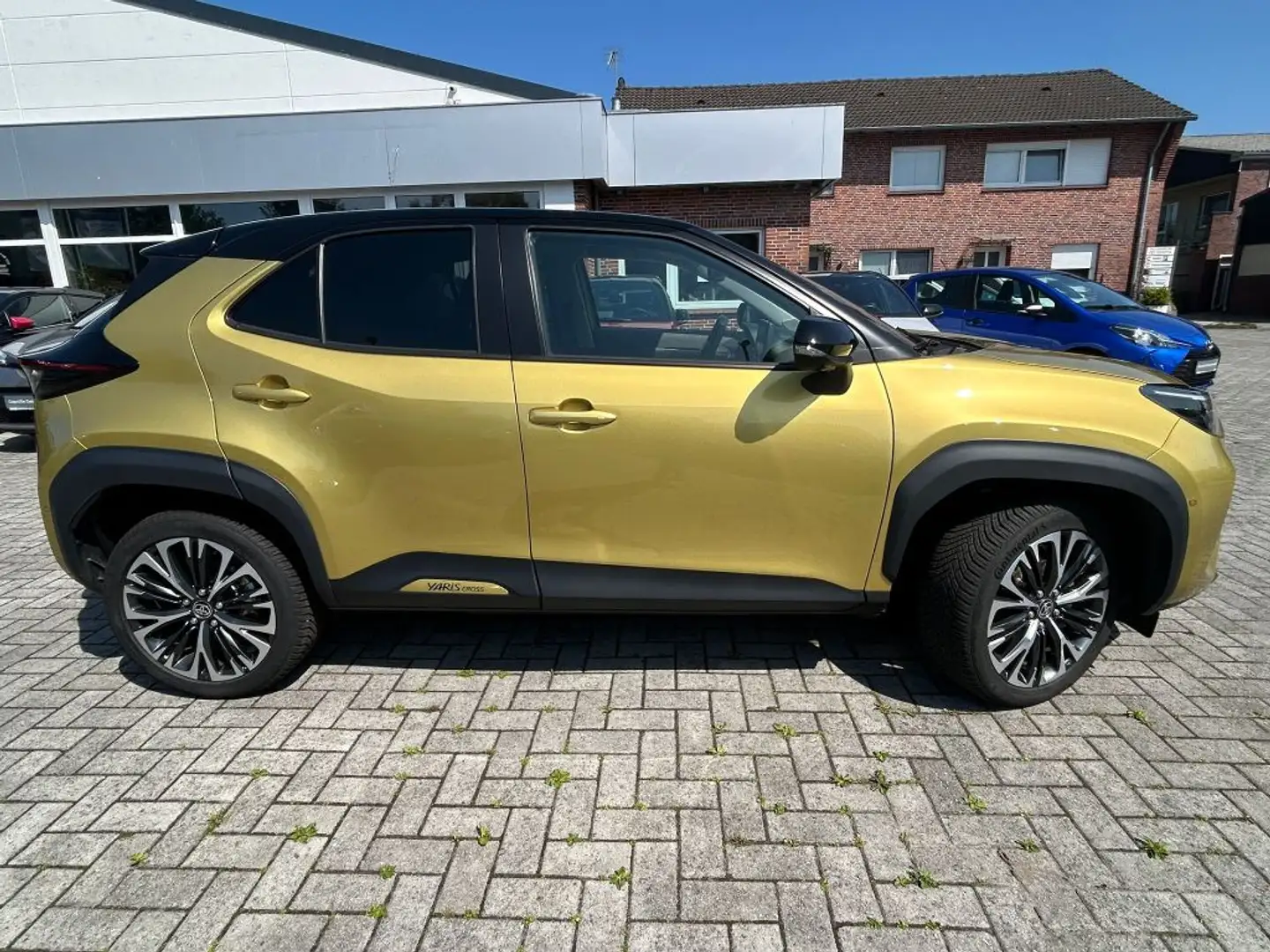 Toyota Yaris Cross Hybrid 1.5 VVT-i Elegant Gold - 2