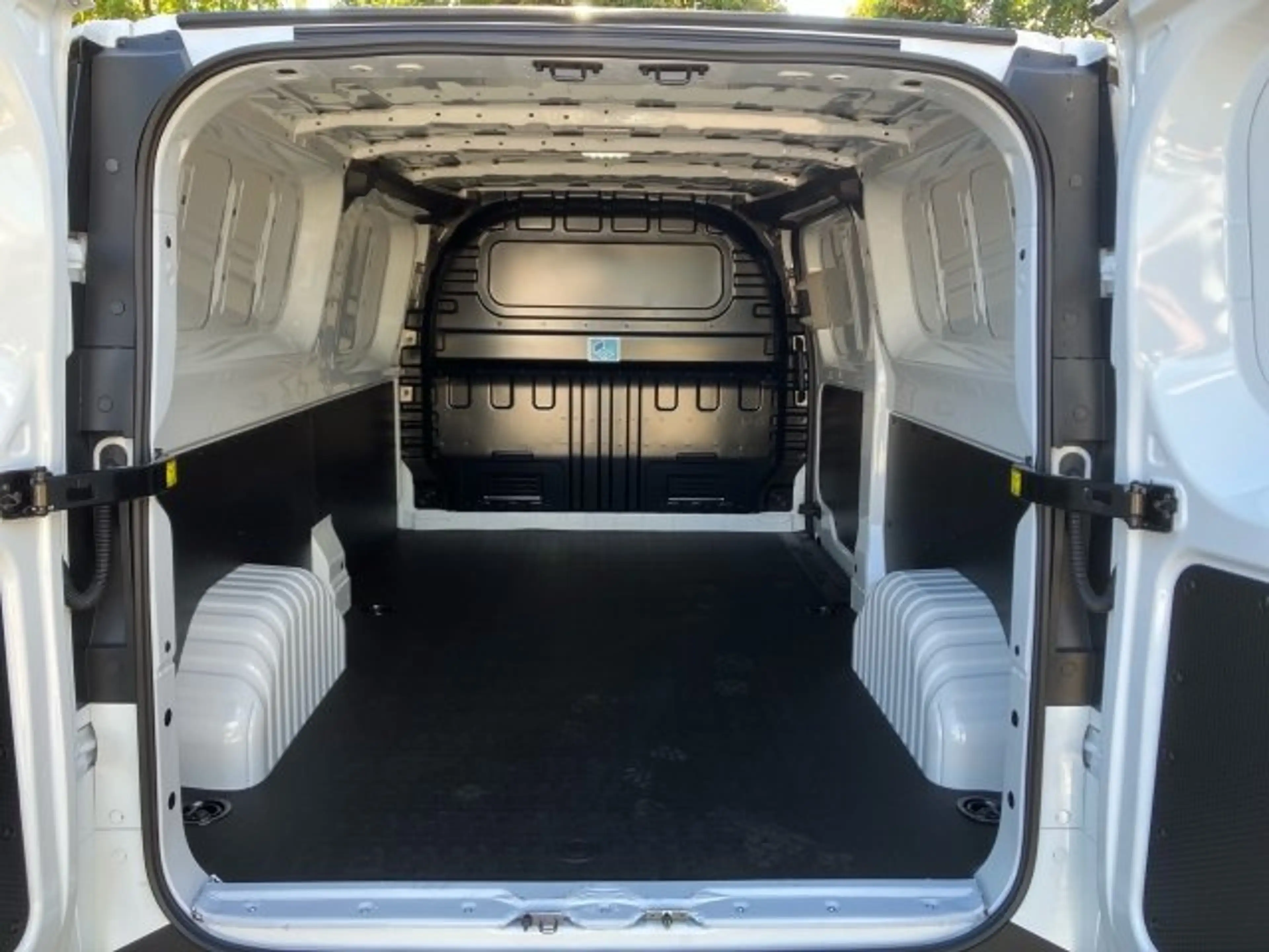 Maxus Deliver 9 DEL7 Deliver 7 L2H1 MY26 d72126 — photo 13