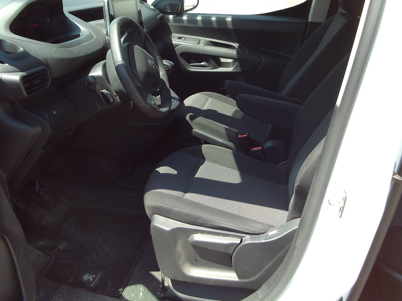 Peugeot Partner PARTNER1.2 BENZINNE DUB CAB.5 PL !!!MET SCHADE!!!!!!! — photo 7