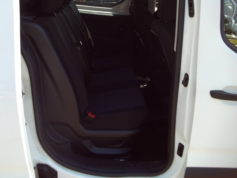 Peugeot Partner PARTNER1.2 BENZINNE DUB CAB.5 PL !!!MET SCHADE!!!!!!! — photo 11
