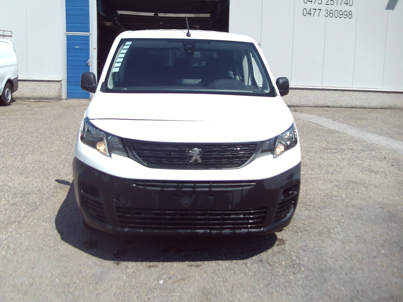Peugeot Partner PARTNER1.2 BENZINNE DUB CAB.5 PL !!!MET SCHADE!!!!!!! — photo 2